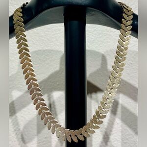 Vintage Gold Tone Leaf Pattern Necklace